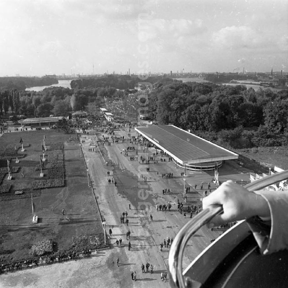 GDR photo archive: Berlin - Oktober 1969 Kulturpark in Berlin Treptow
