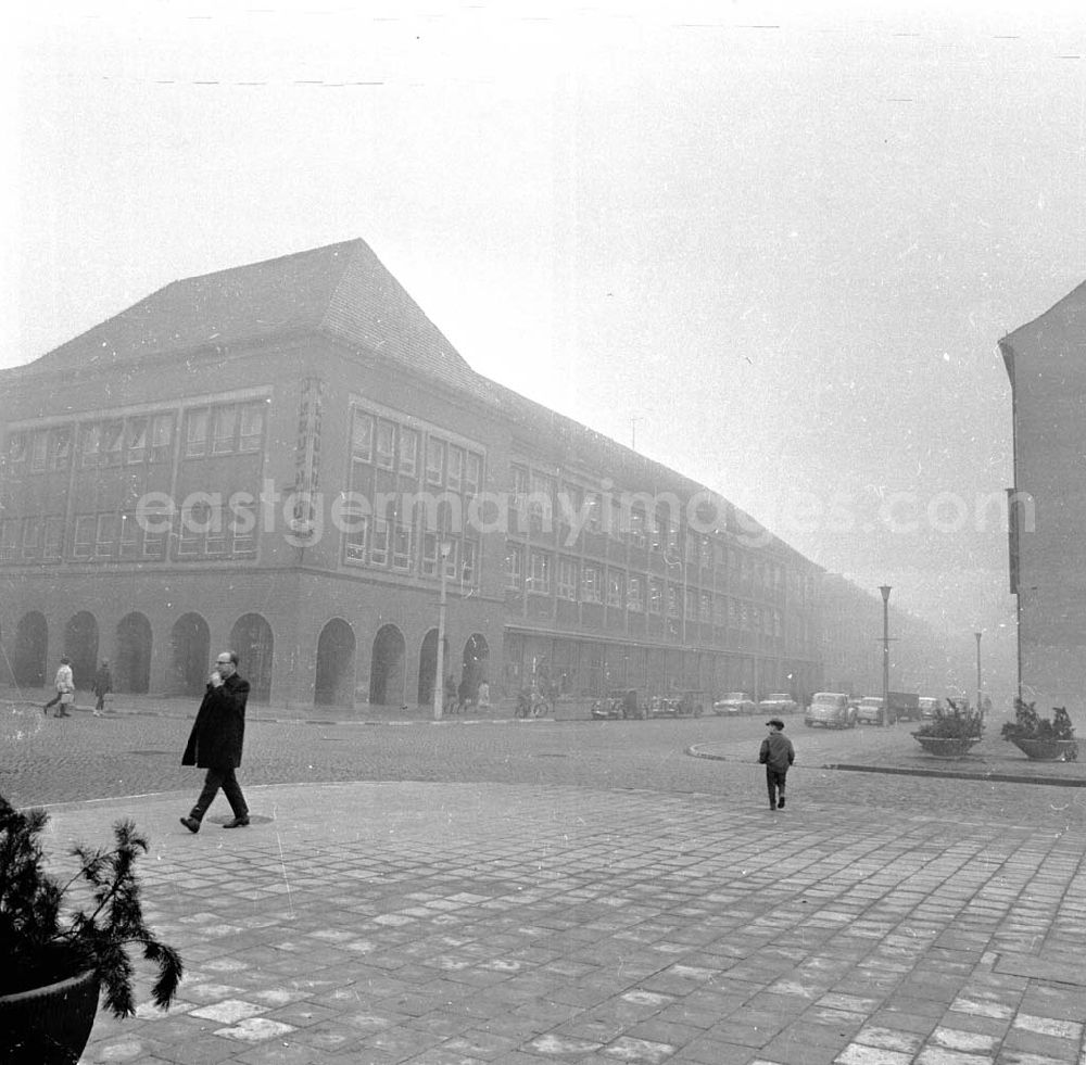 GDR photo archive: Neubrandenburg - Kulturzentrum Neubrandenburg Bibliothek Dezember 1965 Umschlagsnr.: 11965-47