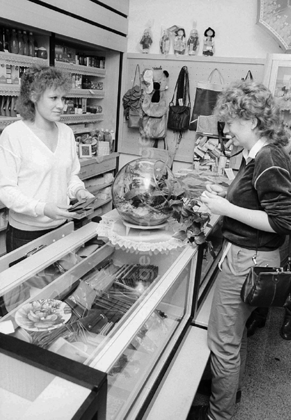 GDR picture archive: Schönefeld - Customers buy care products in the travel shop in the railway station to airport Berlin-Schoenefeld in Schoenefeld in the federal state Brandenburg in the area of the former GDR, German democratic republic