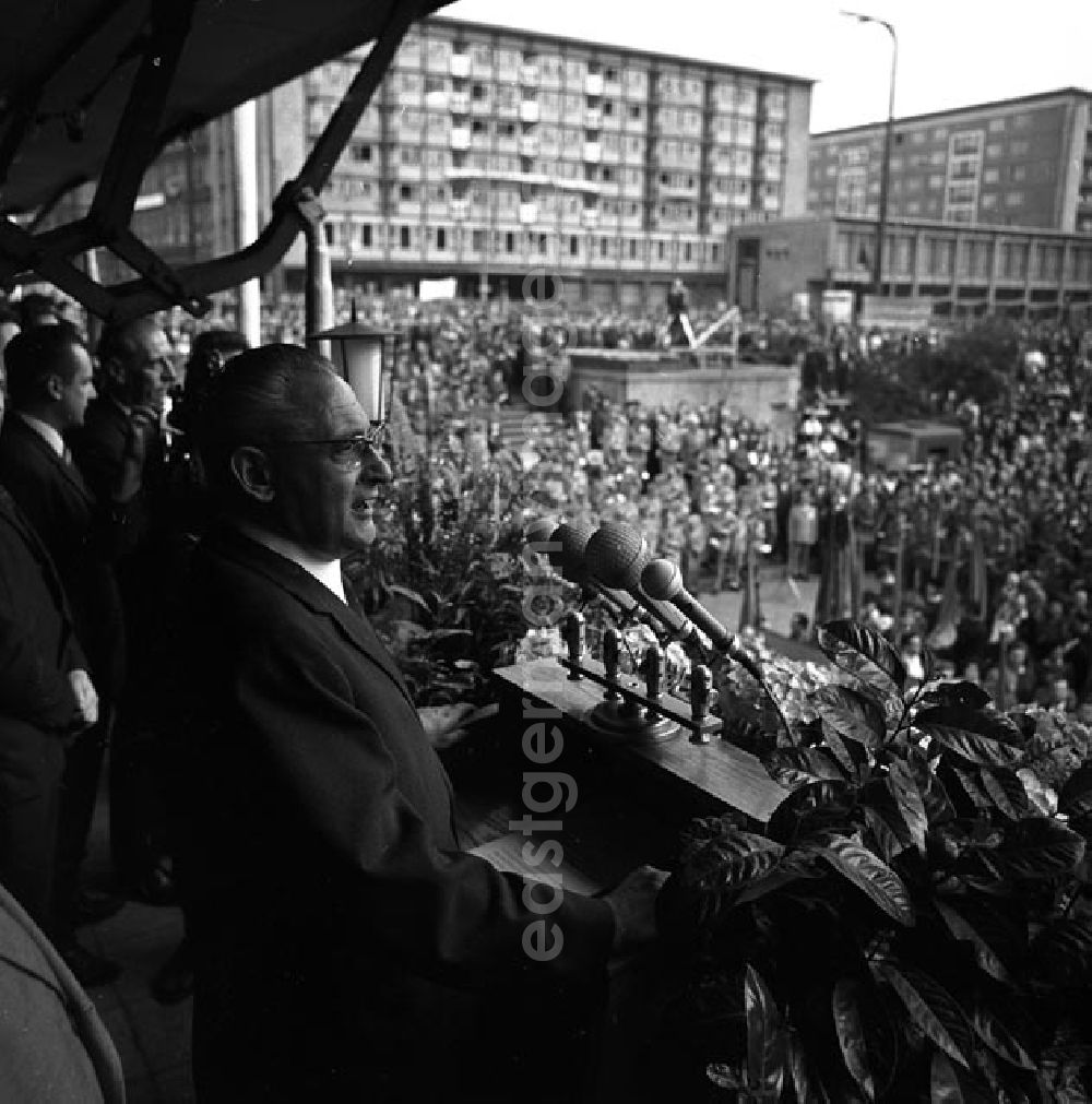 GDR photo archive: Chemnitz - 06.04.1968 Kundgebung in Karl- Marx Stadt. 15