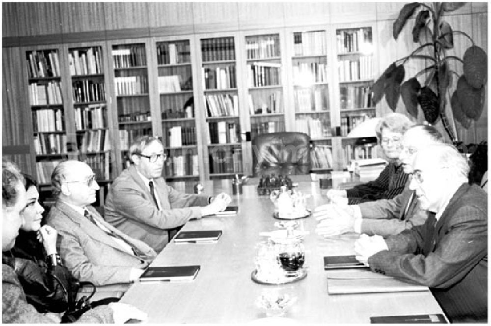 GDR image archive: Berlin - Kurt Hager empfängt Kulturdelegation aus Griechenland.