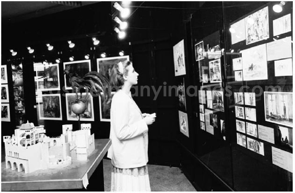 GDR image archive: Berlin - Theaterausstellung am Fernsehturm.