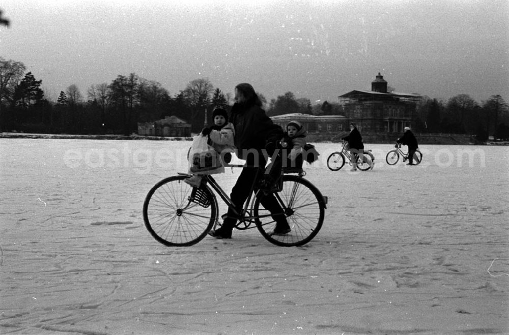 GDR picture archive: - Land Brandenburg Aufnahmen in Potsdam (Winter) Umschlagnummer: 7147