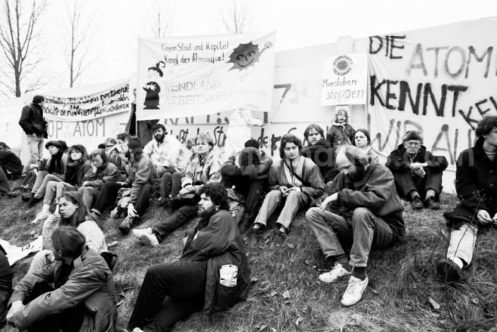 GDR image archive: Sachsen-Anhalt - Land Sachsen-Anhalt Demo in Helmstedt und Morsleben Atomkraftgegener
