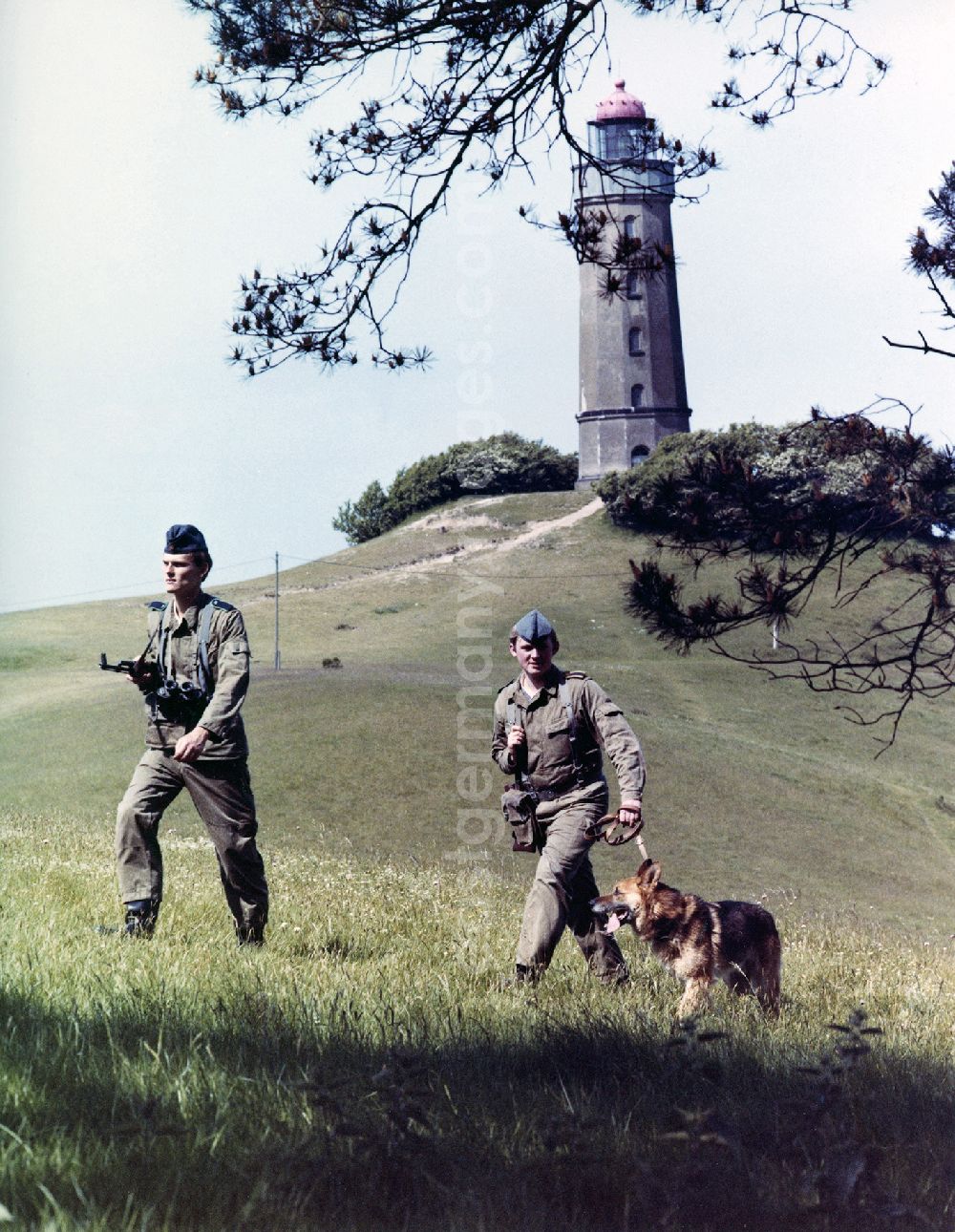 GDR image archive: Sassnitz - Landside border control of the Baltic Sea coast by members of the border brigade Coast of East German border guards with headlight truck