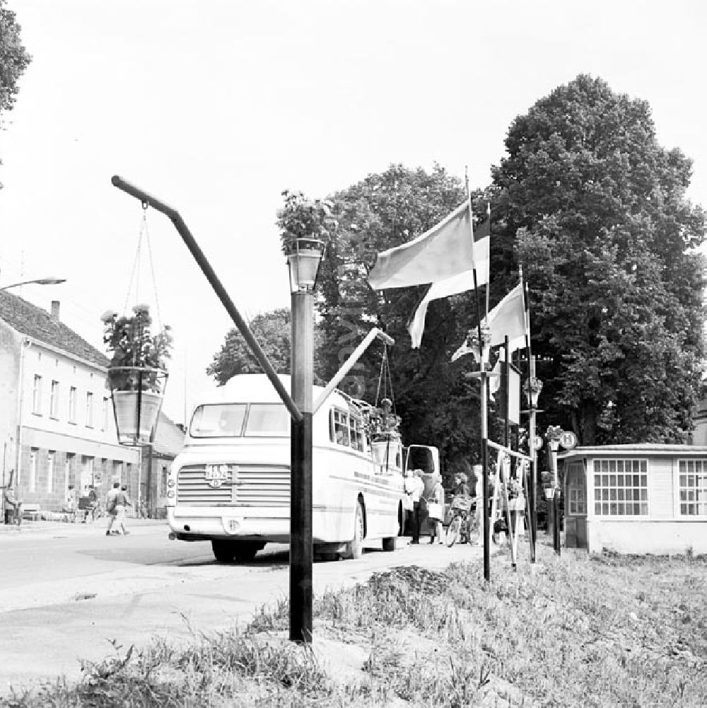 GDR picture archive: Bad Saarow - August 1969 Landwirtschaft: Das ganze Dorf macht mit.