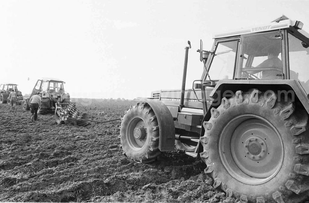 GDR picture archive: Demmin - Landwirtschaftsreportagen im Kreis Demmin 5.8. 92 Lange Umschlag 109