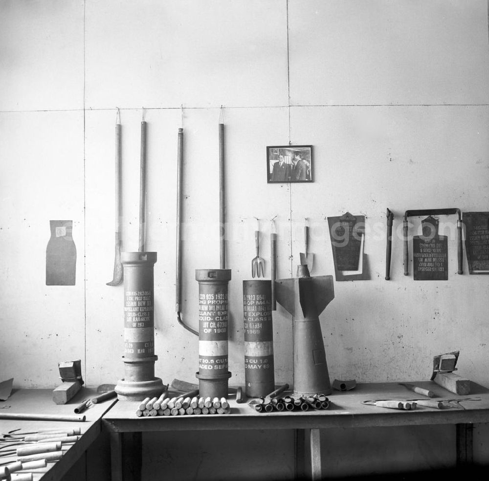 GDR picture archive: Vientiane - Zu den Produkten einer einer Werkzeugfabrik in Vientiane in der Demokratischen Volksrepublik Laos gehören neben landwirtschaftlichen Geräten auch Bomben.