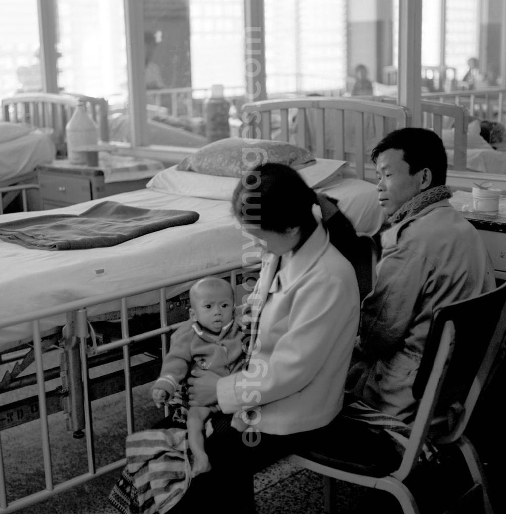 Vientiane: Patienten in einem laotischen Krankenhaus in der Demokratischen Volksrepublik Laos.