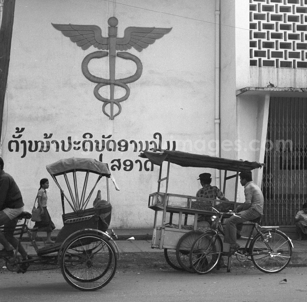 GDR picture archive: Vientiane - Das Mahosot Hospital in Vientiane in der Demokratischen Volksrepublik Laos.