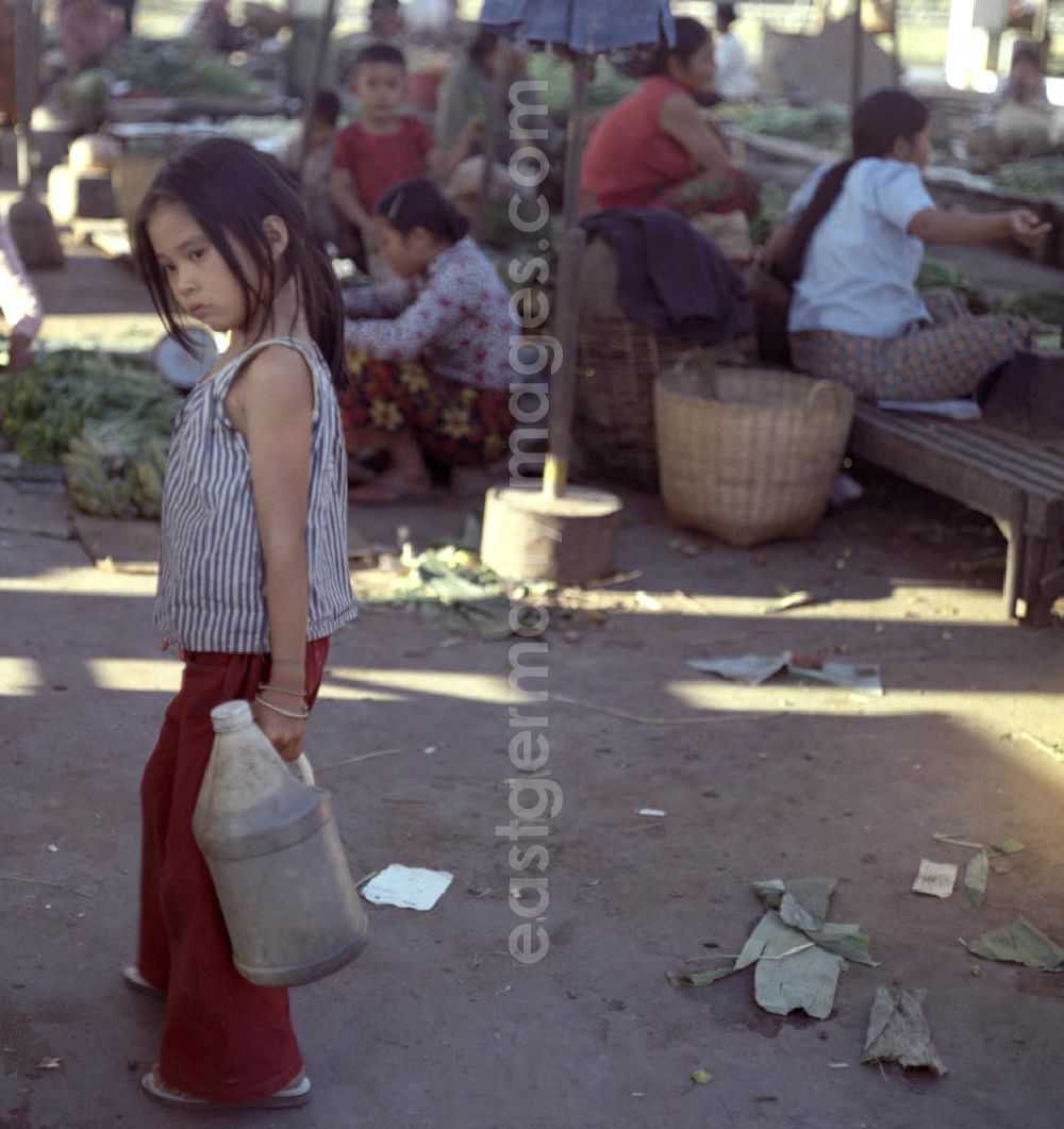 Vientiane: Marktszene in Vientiane, der Hauptstadt der Demokratischen Volksrepublik Laos.