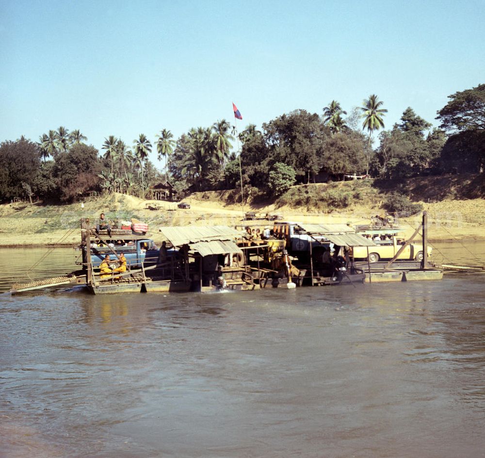 GDR image archive: Ang Nam Ngum - Fähre über den Nam-Ngum-Fluß in der Demokratischen Volksrepublik Laos.