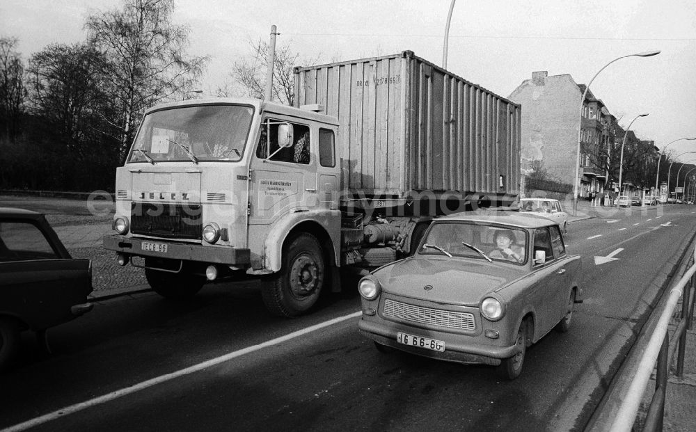 GDR image archive: Berlin - A truck of the type Jelcz 315 with an oversea container on the Frankfurt avenue in Berlin, the former capital of the GDR, German democratic republic