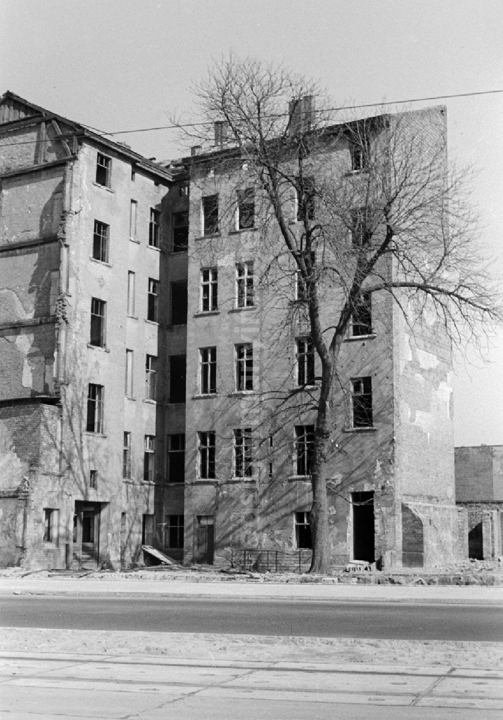 GDR photo archive: Berlin - Empty old building in Berlin, the former capital of the GDR, German Democratic Republic