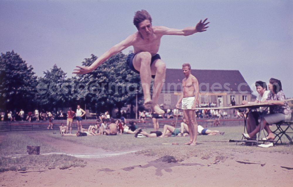 GDR image archive: Berlin - Students during physical education lessons as part of vocational training on a sports field in the Treptow district of Berlin East Berlin in the territory of the former GDR, German Democratic Republic