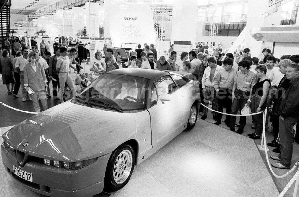 GDR photo archive: Sachsen-Leipzig - Leipzig - Sachsen Automobilausstellung in Leipzig 23.06.9