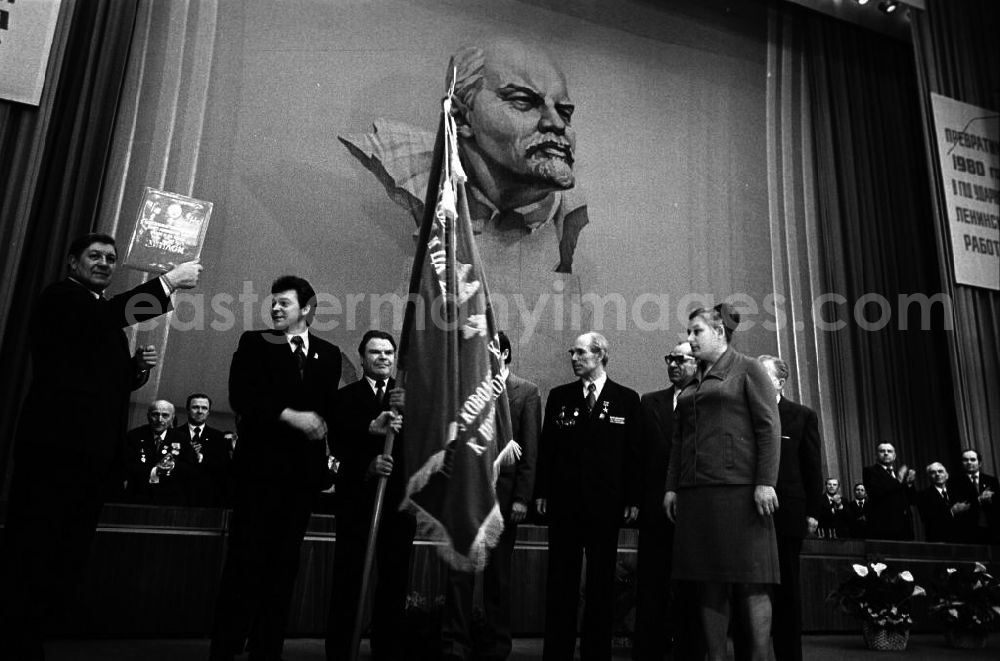 Uljanowsk: Der Konferenzraum im Lenin Memorial Haus in Uljanowsk. Das Bauwerk aus weißem Marmor wurde 1970 zu Lenins 10