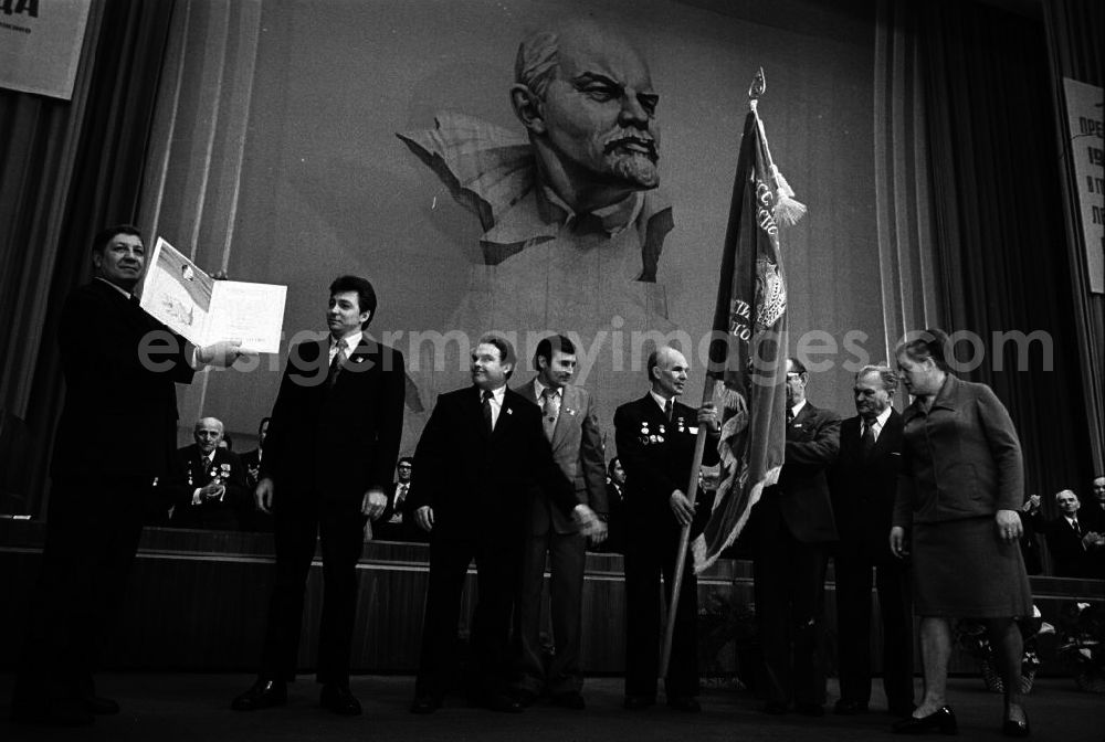 GDR image archive: Uljanowsk - Der Konferenzraum im Lenin Memorial Haus in Uljanowsk. Das Bauwerk aus weißem Marmor wurde 1970 zu Lenins 10