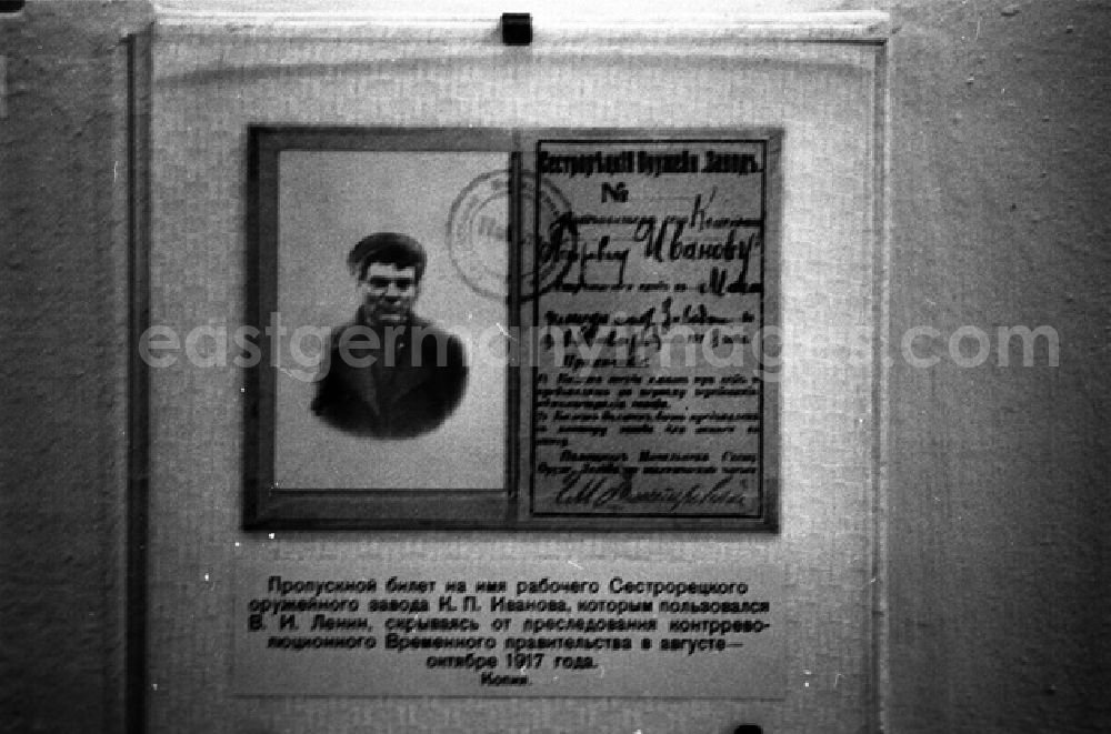 GDR photo archive: Leningrad - Ausweis von K. P. Iwanow / W. I. Lenin (