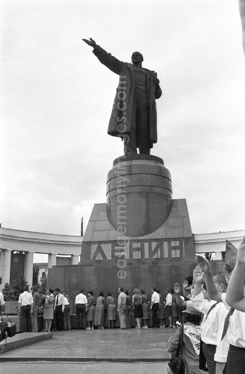 GDR photo archive: Wolgograd - Lenindenkmal in Wolgograd (auch Wolograd).