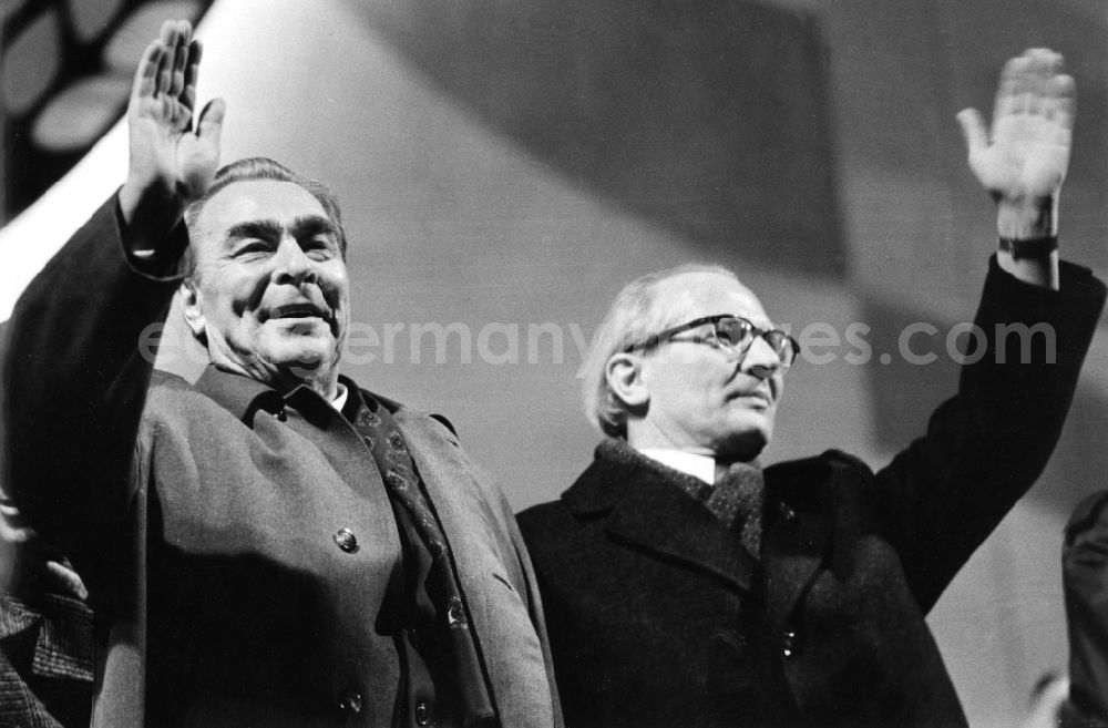 GDR image archive: Berlin - State act with Leonid Iljitsch Brezhnev and Erich Honecker on the occasion of the 3