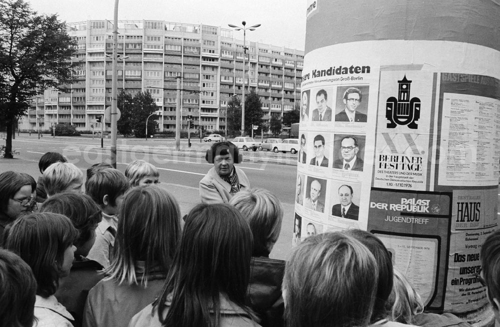 GDR photo archive: Berlin - A school class before an advertising pillar with election posters for the choice of the 7th People's Parliament of the GDR in Berlin, the former capital of the GDR, German democratic republic