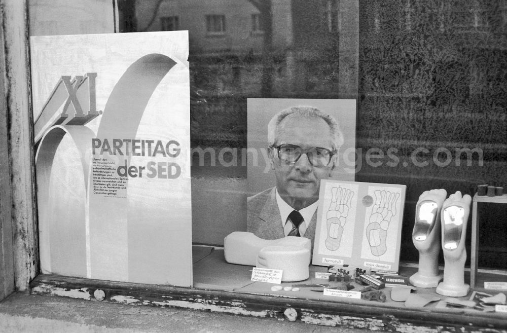 Berlin: Ideologically oriented slogan and lettering and posters in a shop window in Berlin Eastberlin on the territory of the former GDR, German Democratic Republic