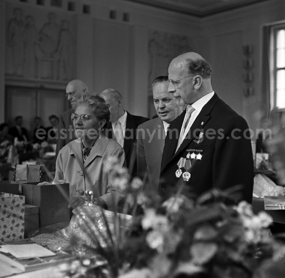 GDR image archive: Berlin - Lotte Ulbricht at the ceremony for Walter Ulbricht's 7