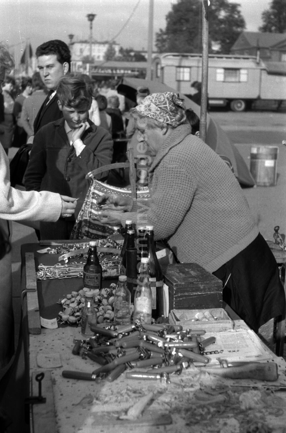 GDR photo archive: Magdeburg - An elderly woman with headscarf sold cork and snap closures at their booth in Magdeburg