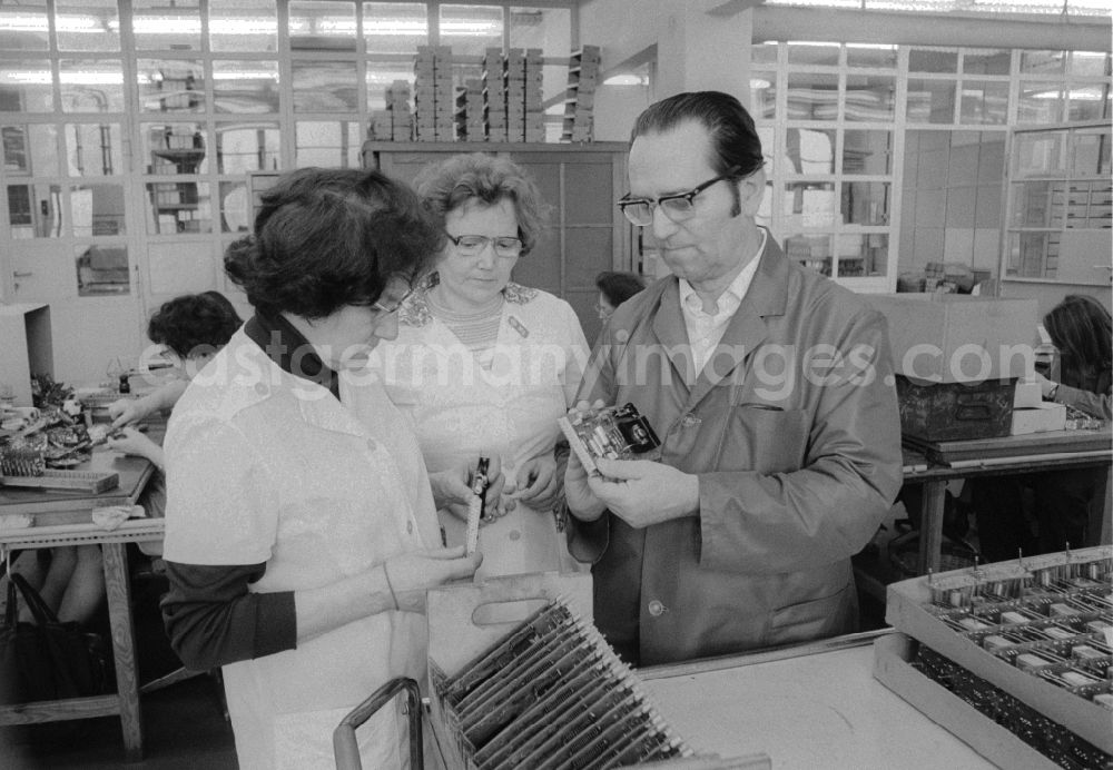 GDR picture archive: Berlin - PCBs soldering in nationally owned enterprise electrical appliances-works Berlin-Treptow Friedrich Ebert (EAW) in Berlin, the former capital of the GDR, the German Democratic Republic
