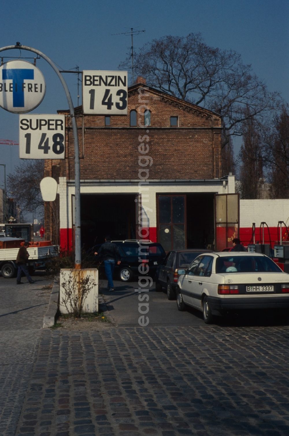GDR photo archive: Berlin - Kreuzberg - At the end of the Silesian street is the oldest petrol station in Berlin. The petrol station is a listed building