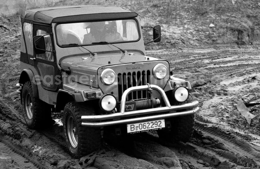 GDR picture archive: unbekannt - MAHINDRA-Jeep 21.12.92