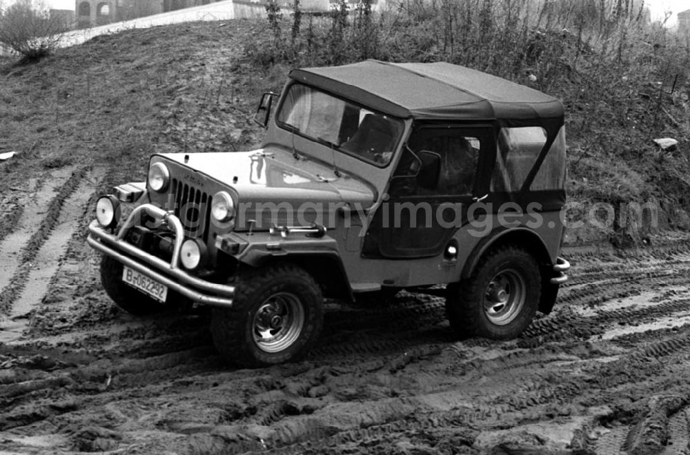 GDR image archive: unbekannt - MAHINDRA-Jeep 21.12.92