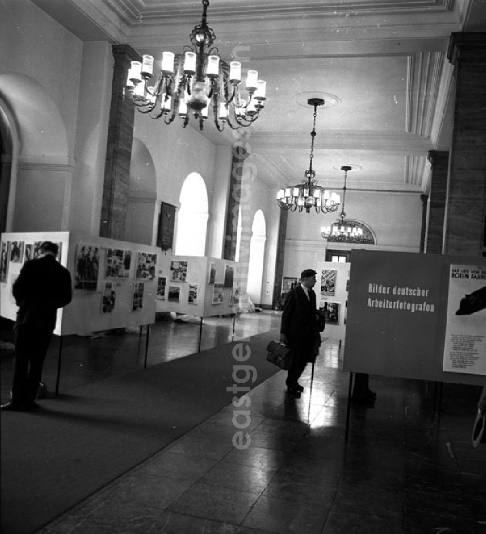 GDR image archive: Berlin - Mai 1966 Arbeitsfotografie Ausstellung im Museum für deutsche Geschichte. Deutsches Historisches Museum - GmbH Unter den Linden 2 10117 Berlin Telefon: +49 - (0)30 - 20304 - 0 Telefax: .+49 - (0)30 - 203