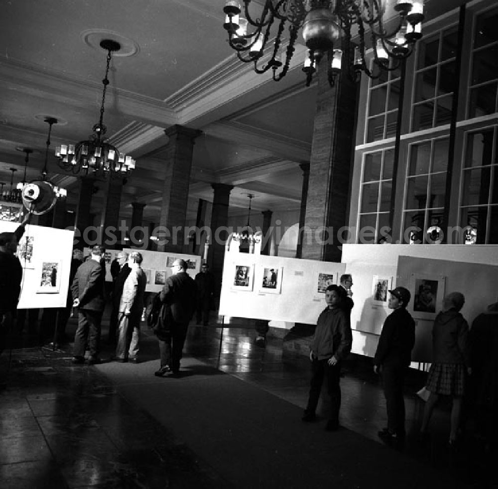 GDR photo archive: Berlin - Mai 1966 Arbeitsfotografie Ausstellung im Museum für deutsche Geschichte. Deutsches Historisches Museum - GmbH Unter den Linden 2 10117 Berlin Telefon: +49 - (0)30 - 20304 - 0 Telefax: .+49 - (0)30 - 203
