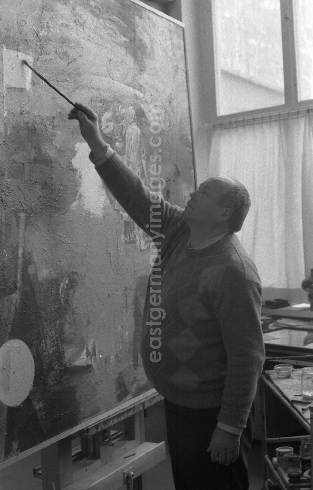 Berlin: Actor - portrait Professor Walter Womacka in his studio in the district Mitte in Berlin Eastberlin on the territory of the former GDR, German Democratic Republic