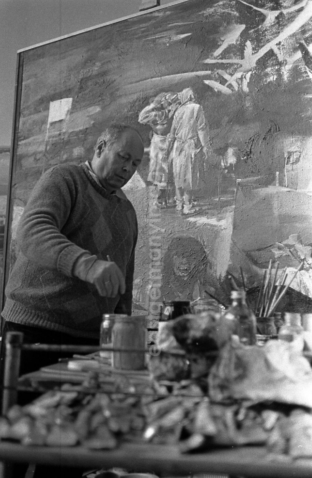 GDR image archive: Berlin - Actor - portrait Professor Walter Womacka in his studio in the district Mitte in Berlin Eastberlin on the territory of the former GDR, German Democratic Republic