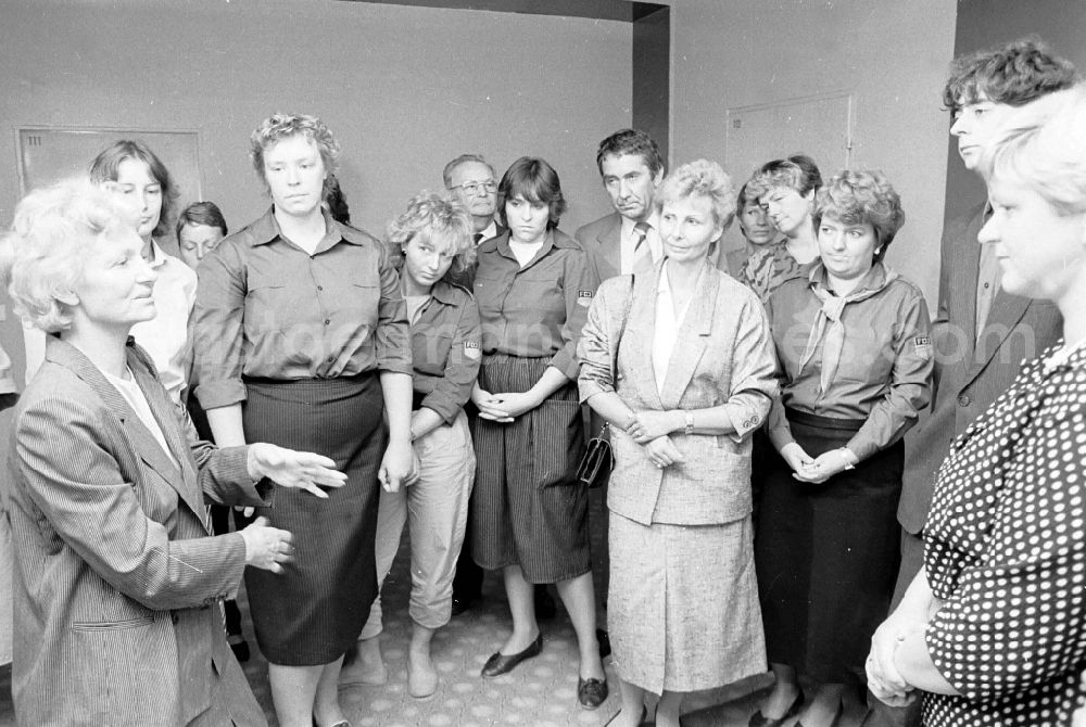 GDR image archive: Berlin - Pedagogical Council with Gen. Margot Honecker at the Scholochow OS Oberschule in Berlin - Marzahn in the territory of the former GDR, German Democratic Republic