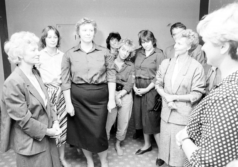 GDR picture archive: Berlin - Pedagogical Council with Gen. Margot Honecker at the Scholochow OS Oberschule in Berlin - Marzahn in the territory of the former GDR, German Democratic Republic