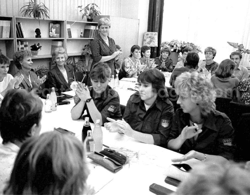 GDR photo archive: Berlin - Pedagogical Council with Gen. Margot Honecker at the Scholochow OS Oberschule in Berlin - Marzahn in the territory of the former GDR, German Democratic Republic
