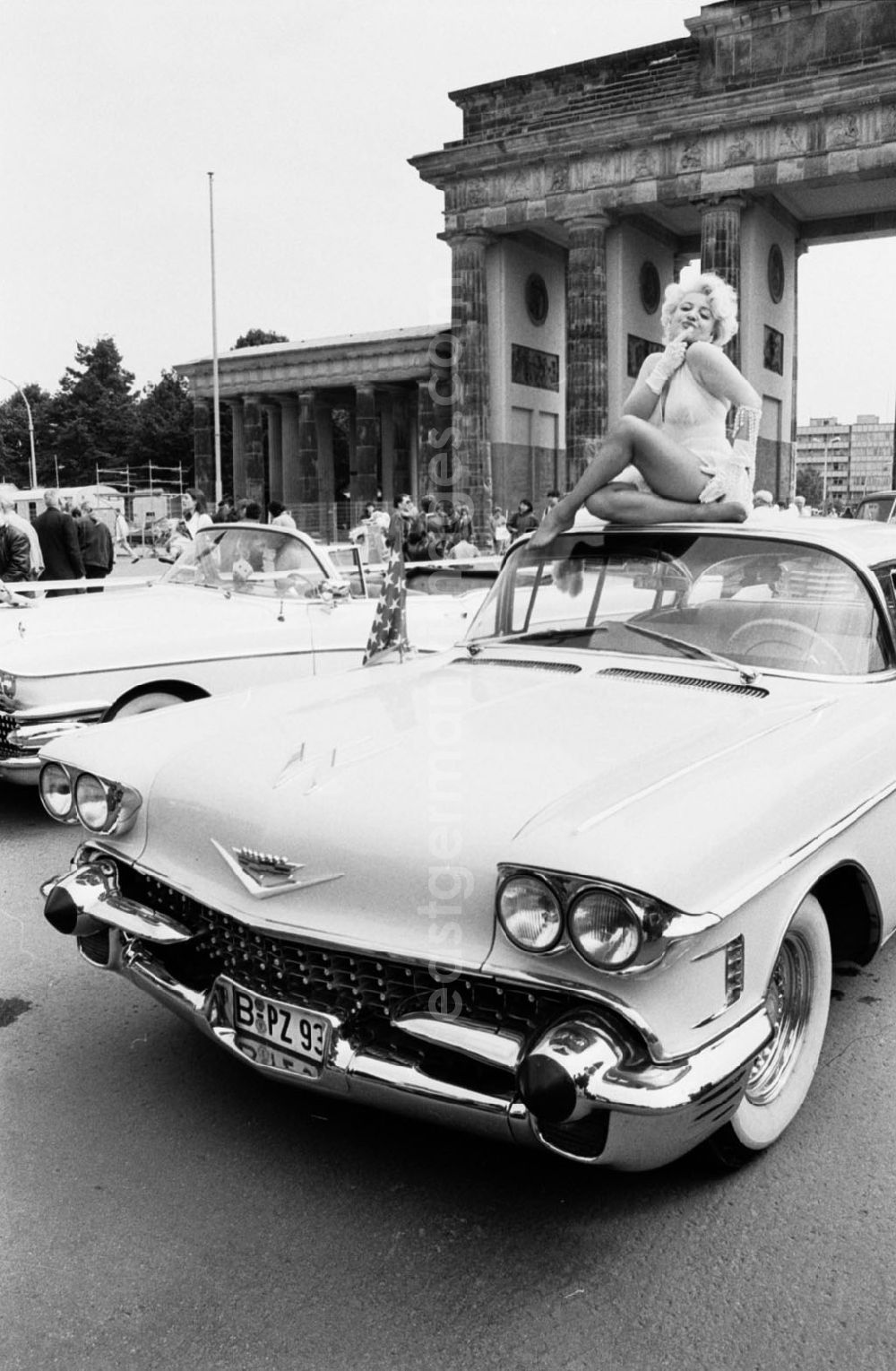 GDR photo archive: - Marilyn Monroe am Brandenburger Tor Umschlagnummer: 7443
