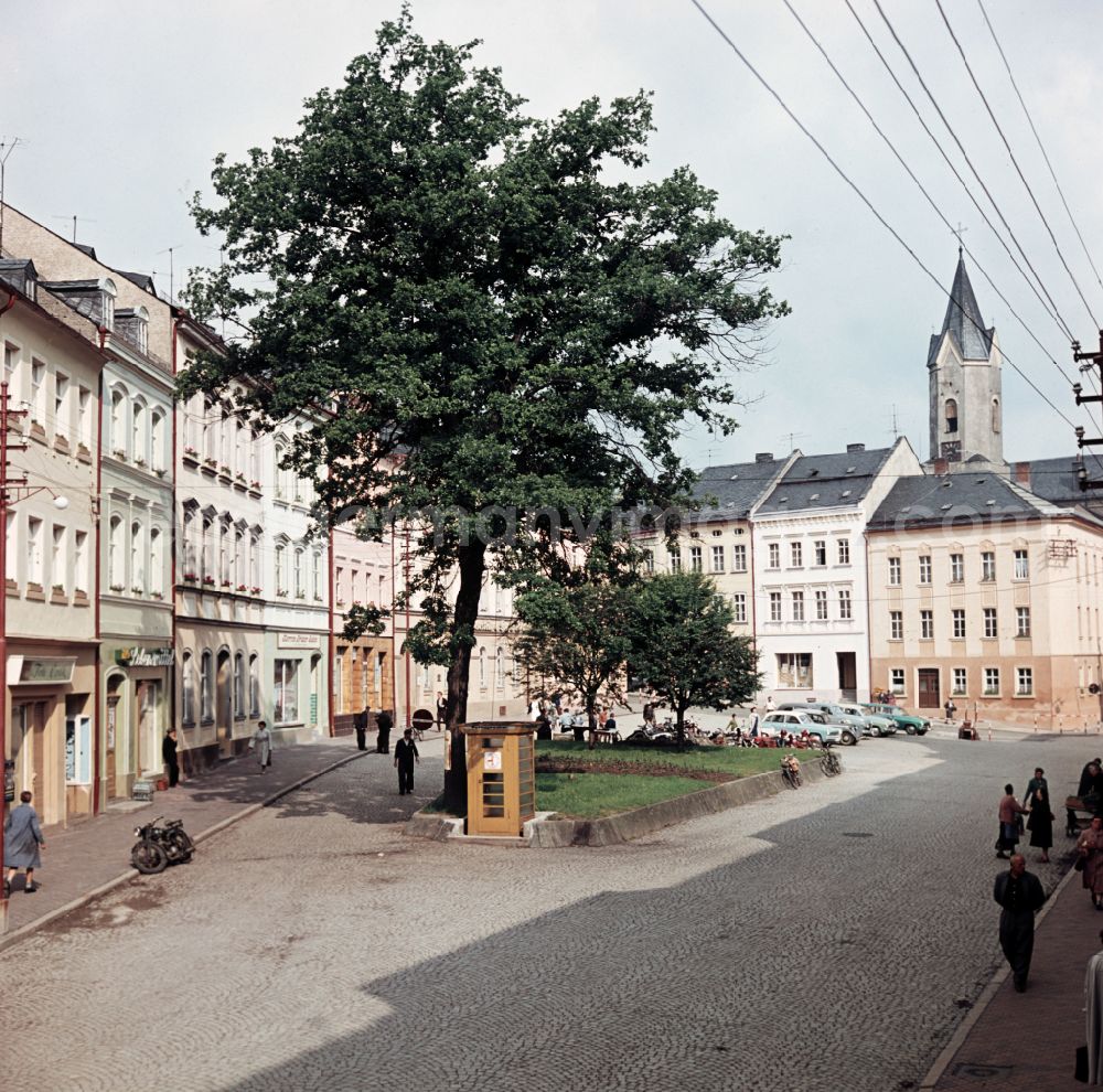 GDR photo archive: Bad Lobenstein - House facades at the road Markt in Bad Lobenstein, Thuringia in the area of the former GDR, German Democratic Republic