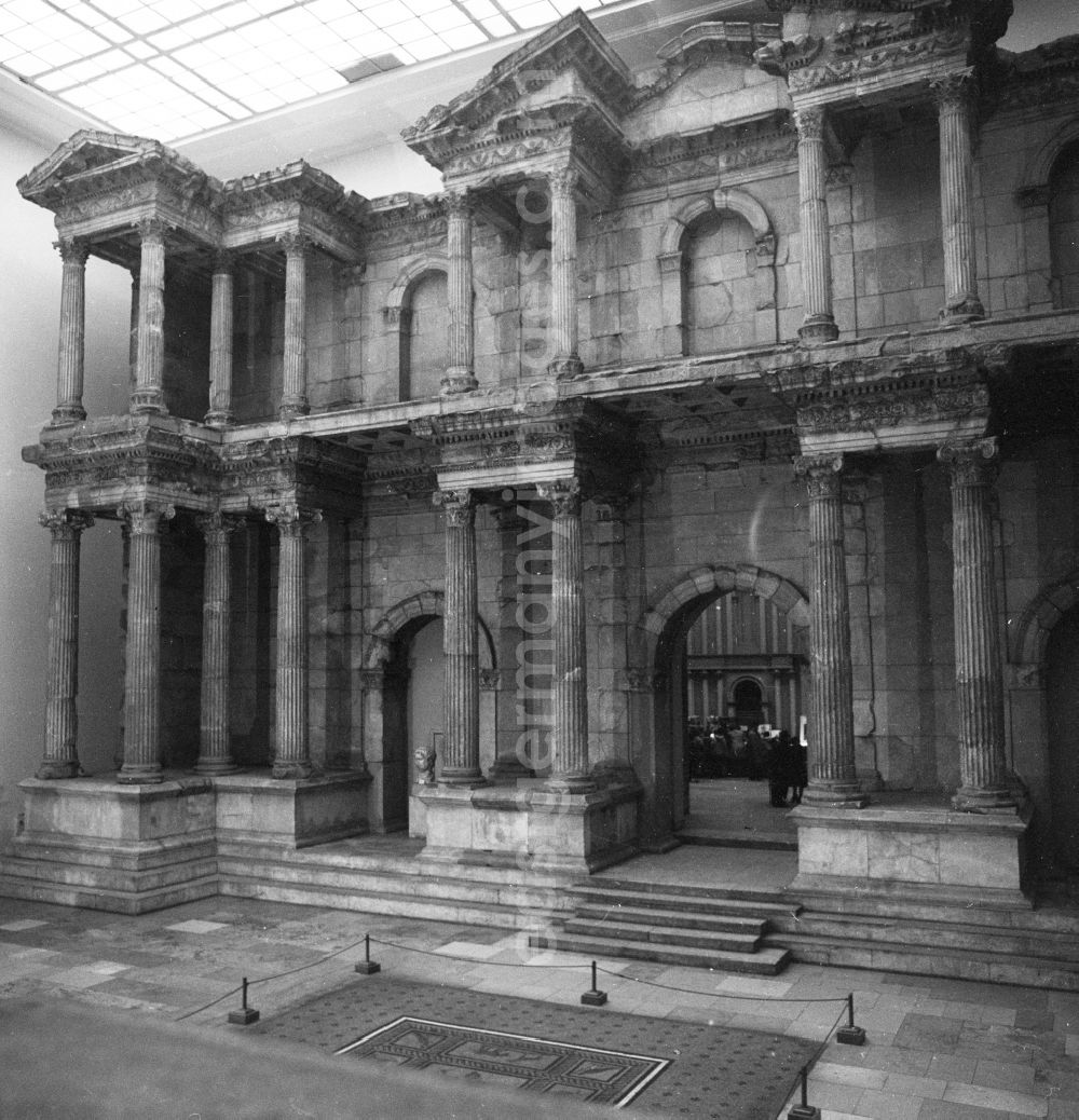 GDR image archive: Berlin - The monumental market gate of Miletus in the Pergamonmuseum in Berlin, the former capital of the GDR, German democratic republic