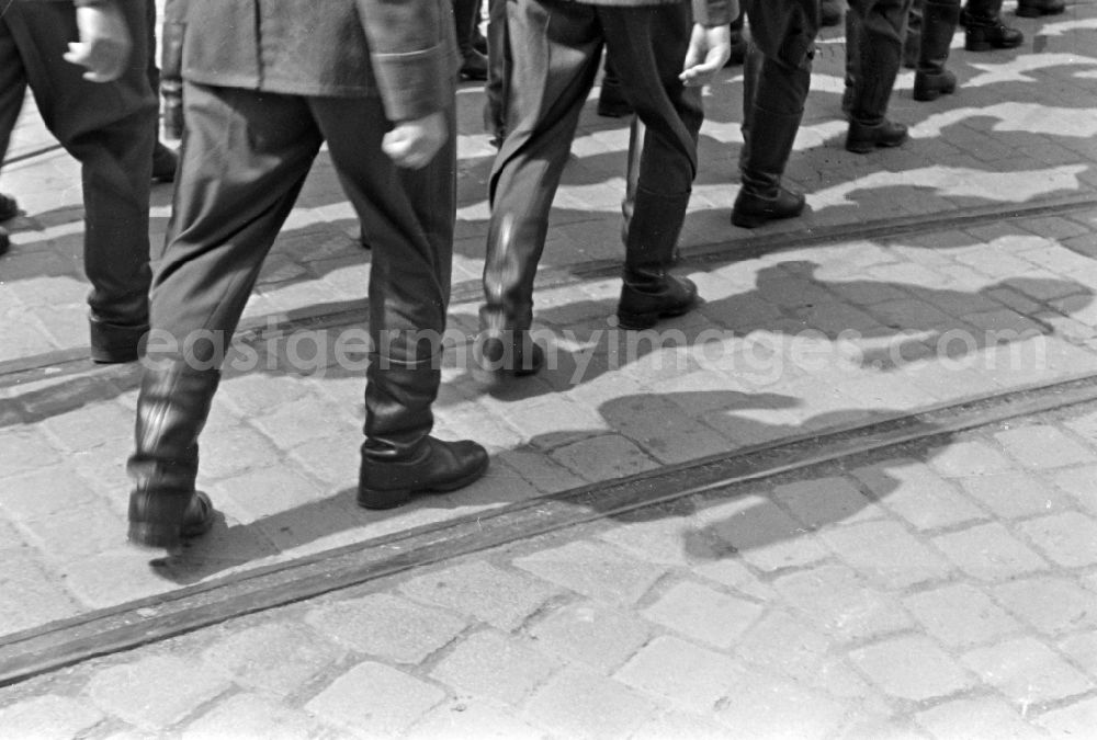 GDR image archive: Halberstadt - Parade formation and march of soldiers and officers Grenzregiment 2