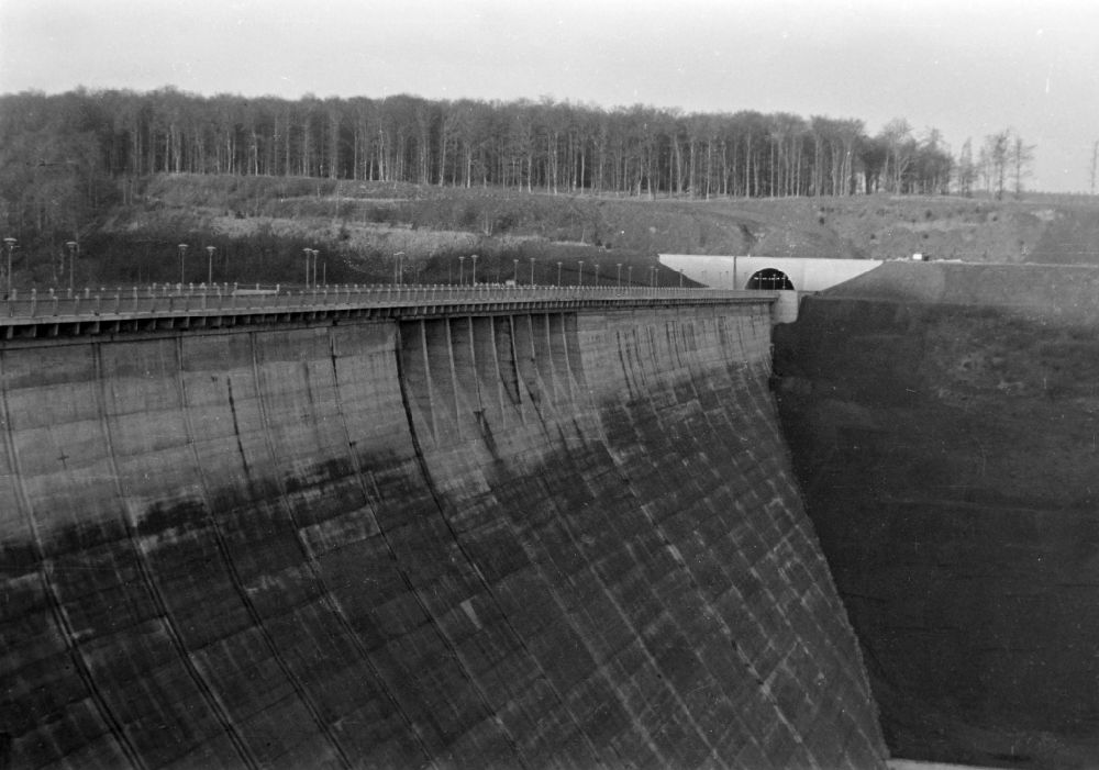 Elbingerode (Harz): Course of the wall - structure of the dam of the Rappbode dam in Elbingerode (Harz), Saxony-Anhalt in the territory of the former GDR, German Democratic Republic