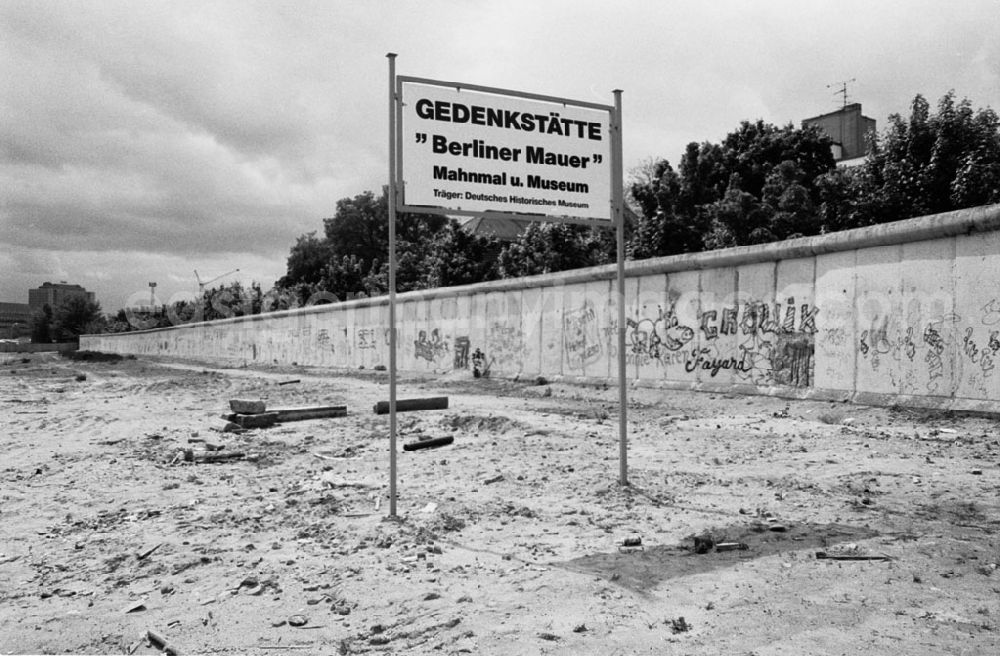 GDR photo archive: - Mauer Bernauer Straße Umschlagnummer: 745