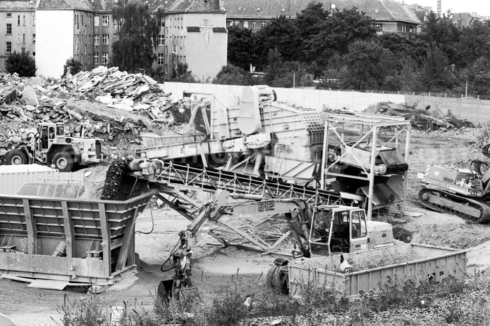 GDR picture archive: - Mauer-Recycling Brehmestrasse Umschlag: 649