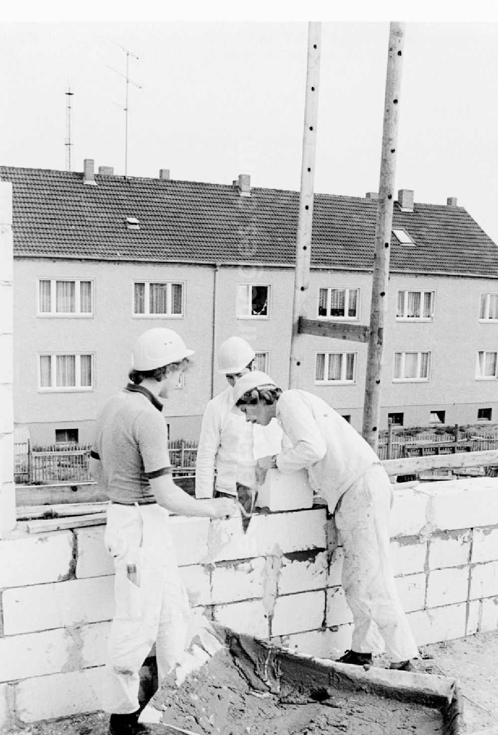 GDR image archive: Seelow - Mason at work in Seelow, in the present state of Brandenburg