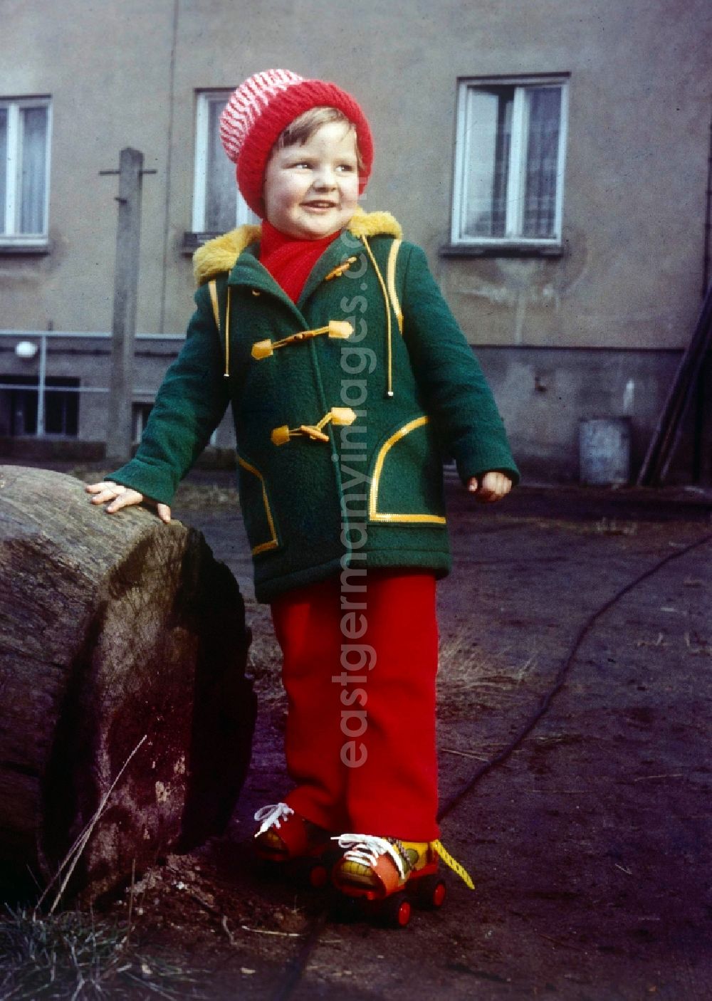 GDR photo archive: Neustrelitz - A girl on roller skates in Neustrelitz in the federal state Mecklenburg-West Pomerania in the area of the former GDR, German democratic republic