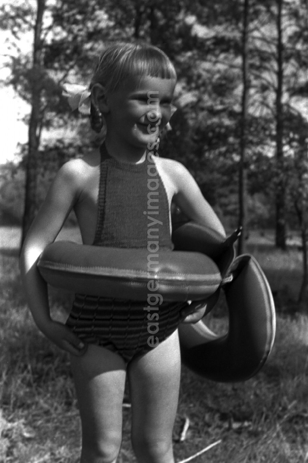GDR picture archive: Neuruppin OT Stendenitz - Girl with pigtails and swimming ring on a family holiday at the campsite On Rottstielfließ on Tornowsee in Brandenburg in Brandenburg